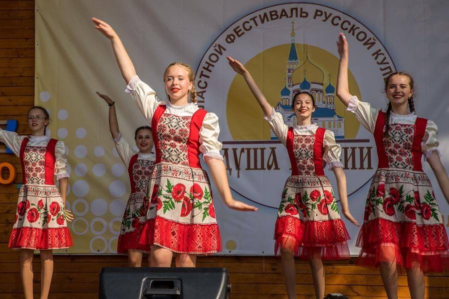 На фестиваль приехала группа «Элегия» (Одесский район)