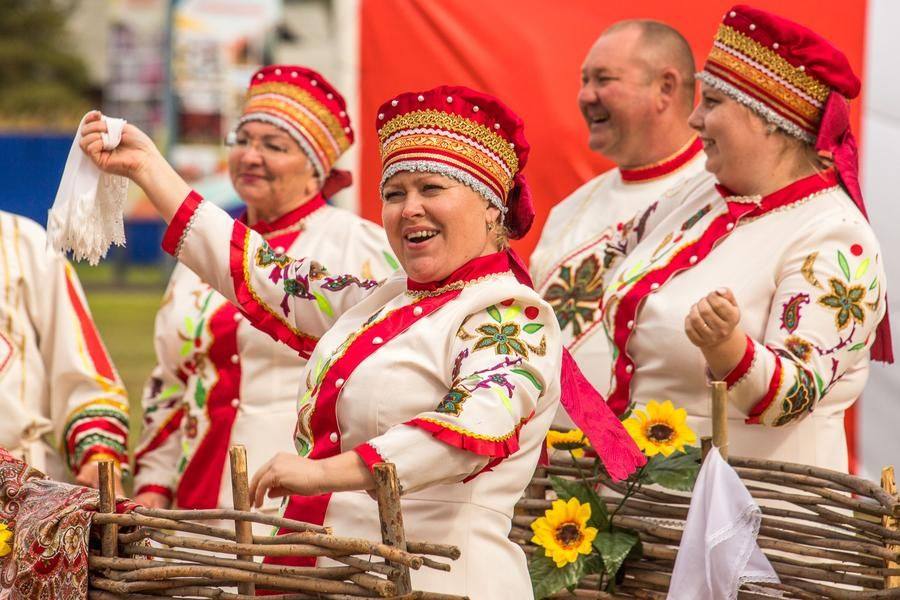 И пусть все зрители покинут стадион с самым праздничным настроением!