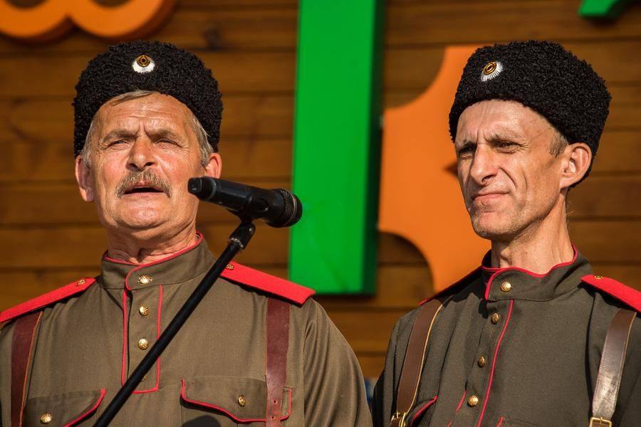 Мужской вокал звучит мощно и уверенно