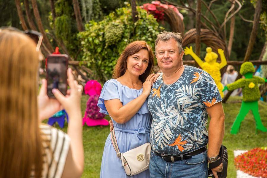 Делаем здесь последние семейные фотографии и возвращаемся к сцене!