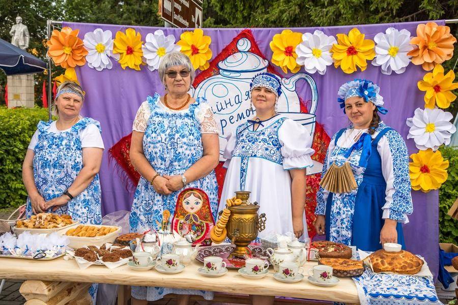 Хозяюшки приглашают к чайному столу…