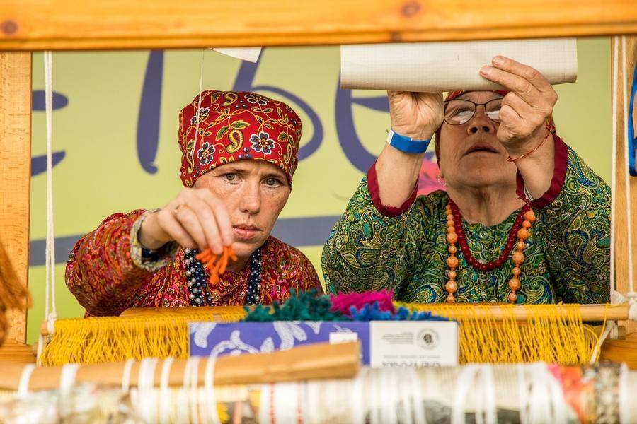 Омское село Крестики славится своими коврами на всю Сибирь