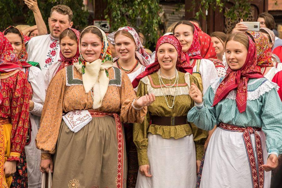 Гости провожают молодых радостной напутственной песней