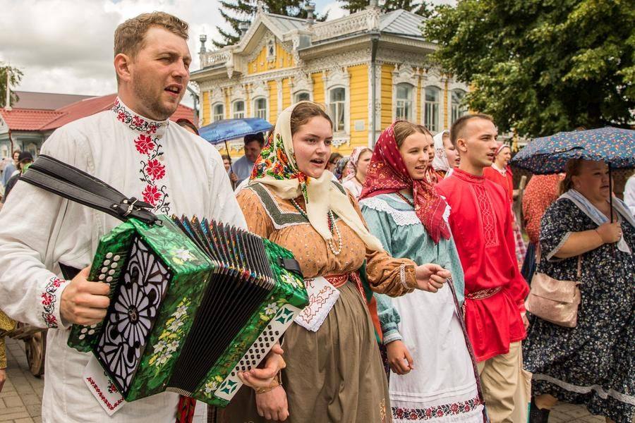Без гармониста не обходится ни одно веселье на селе