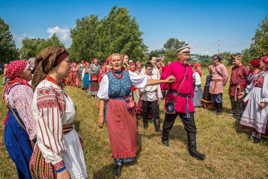 Таким образом, пары движутся бесконечно, и в итоге все прибывают к месту назначения