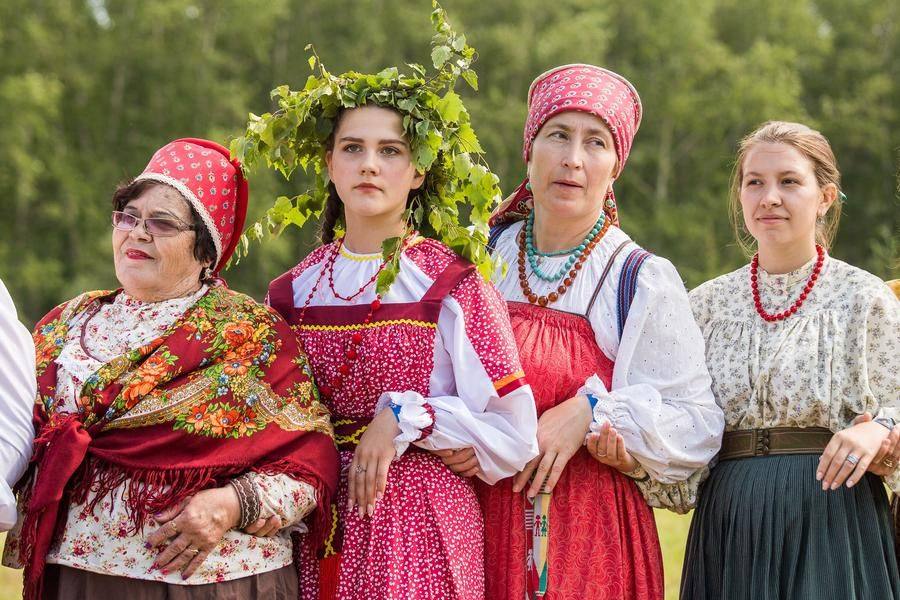 Первые орнаментальные танцы — медленные и плавные