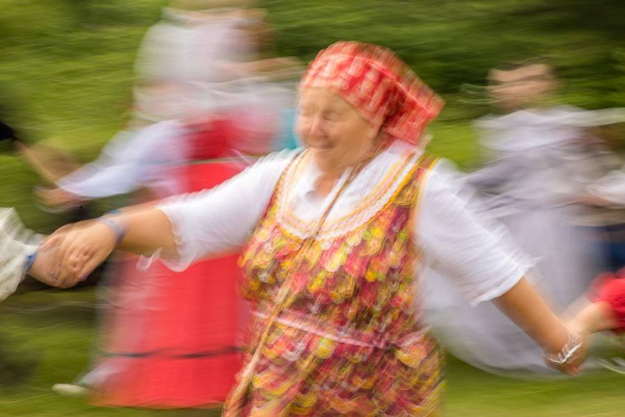 Круговорот красок и эмоций сам по себе завораживает