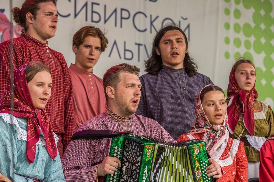 Выступление омского ансамбля «Новая деревня» способно украсить любой праздник