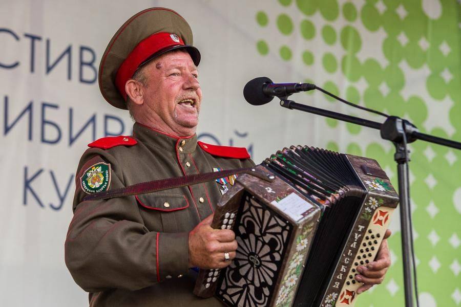 Казаки из Черлакского района легко увлекают за собой в мир молодецкой удали
